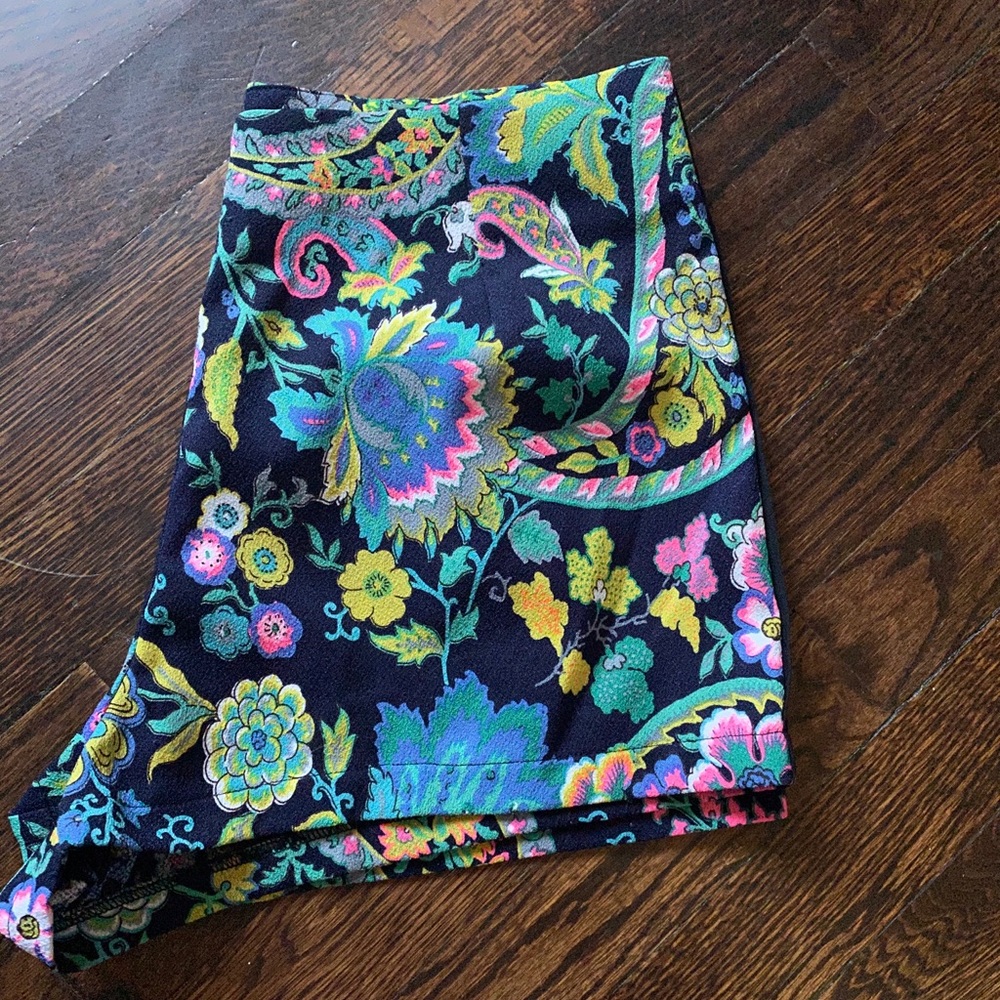 Patterned dress shorts